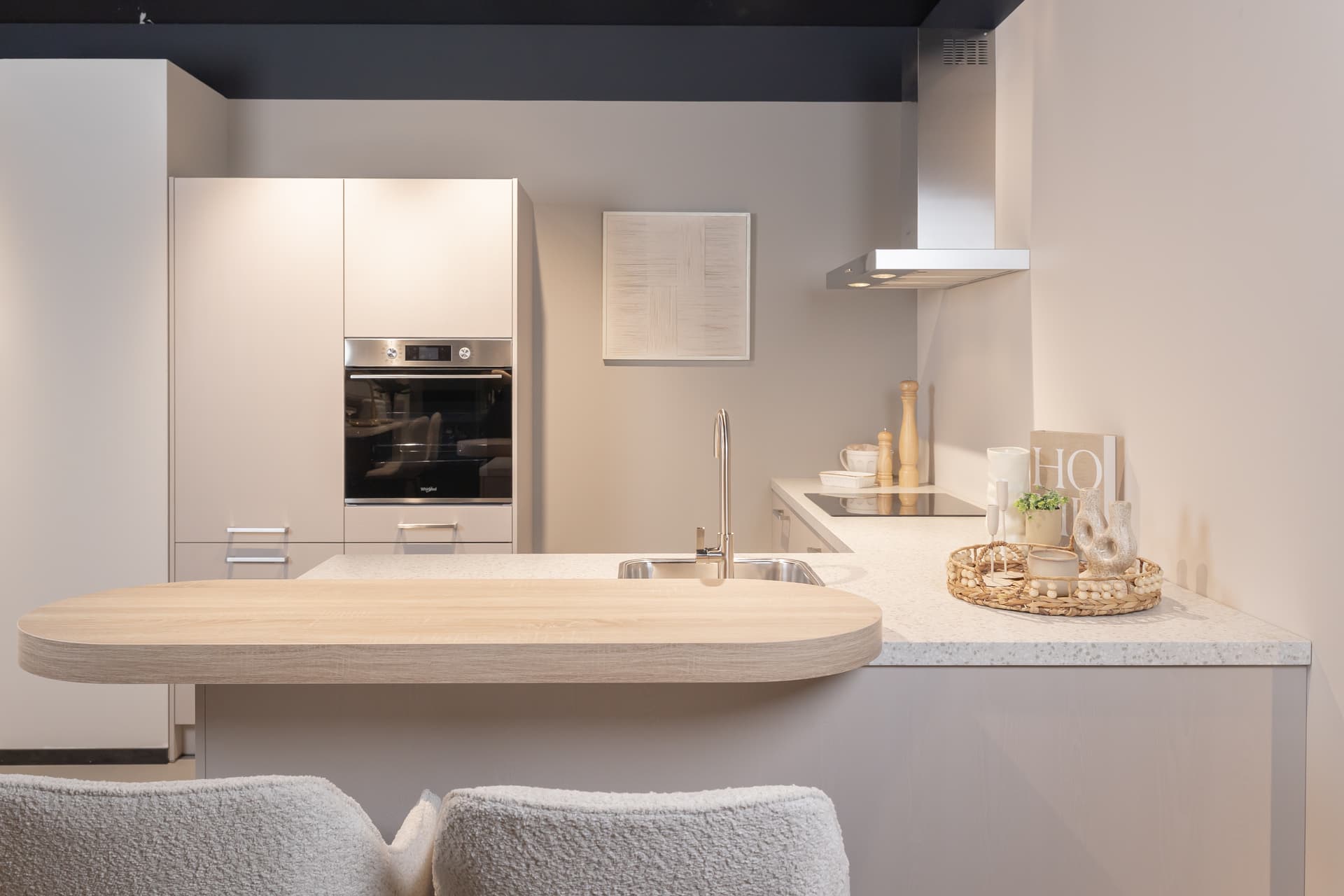 schiereiland-met-bar-kashmir.jpg detailfoto van een Hello Kitchen Keuken met schiereiland
