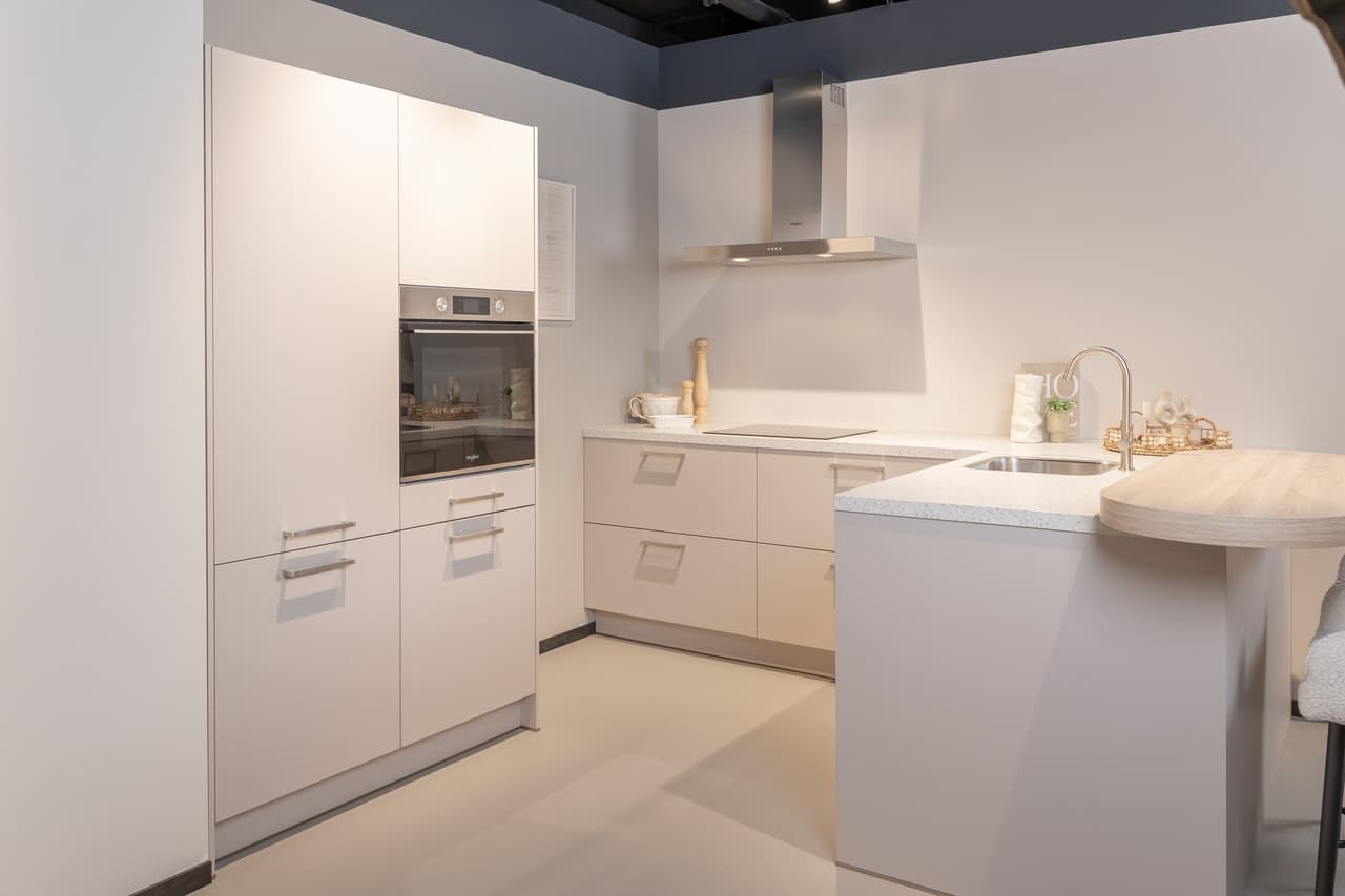 moderne-kashmir-keuken-licht-interieur.jpg.jpg detailfoto van een Hello Kitchen Keuken met schiereiland
